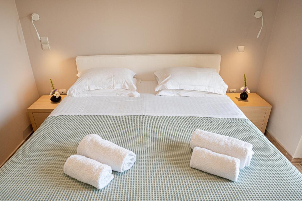 Kalavria Luxury Suites, Afroditi Suite With Magnificent Sea View And Private Swimming Pool. Poros Town Extérieur photo